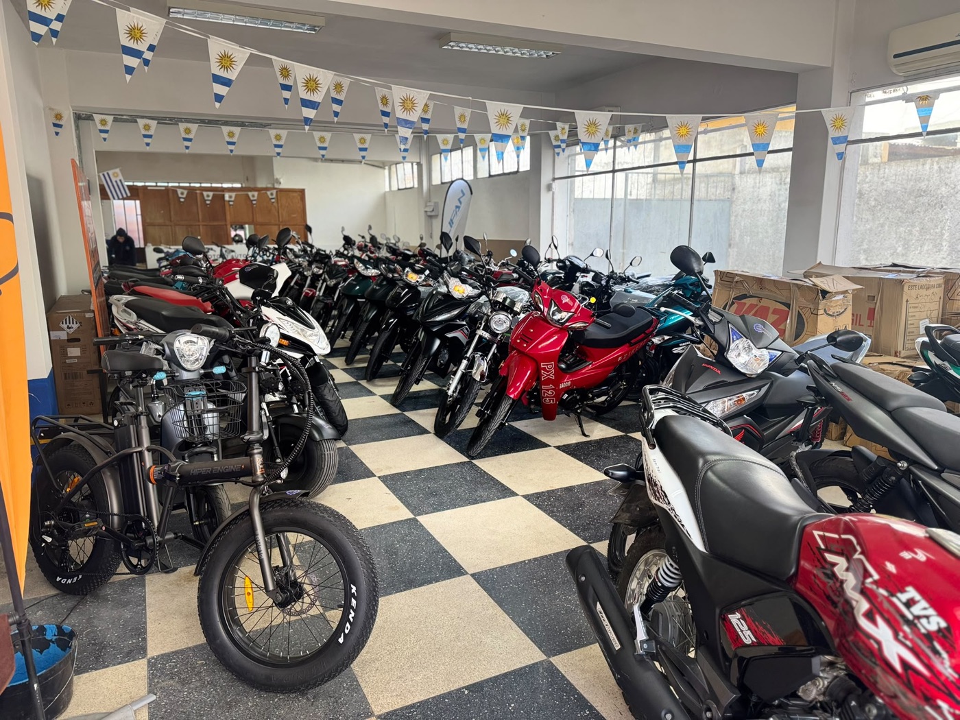 Exhibición de motos 0 km y usadas